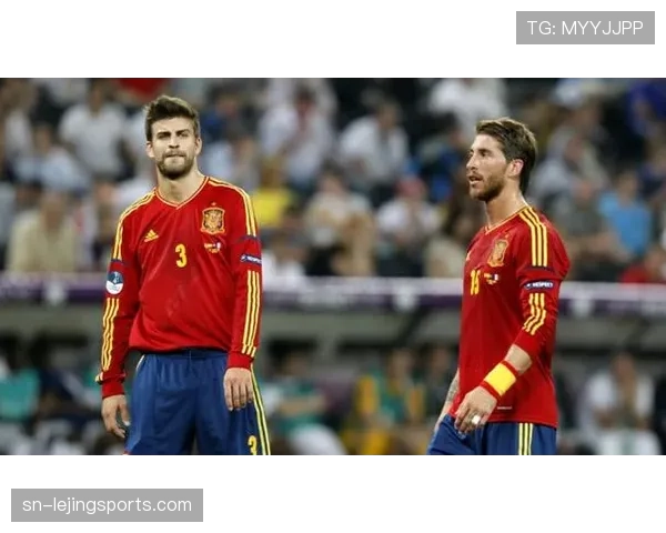 拉莫斯与皮克在防守结构上出现分化：前者更前置压迫，后者更依赖体系协防