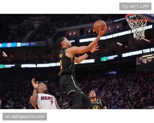 格林挡拆防守拉开空间提升勇士进攻多点威胁