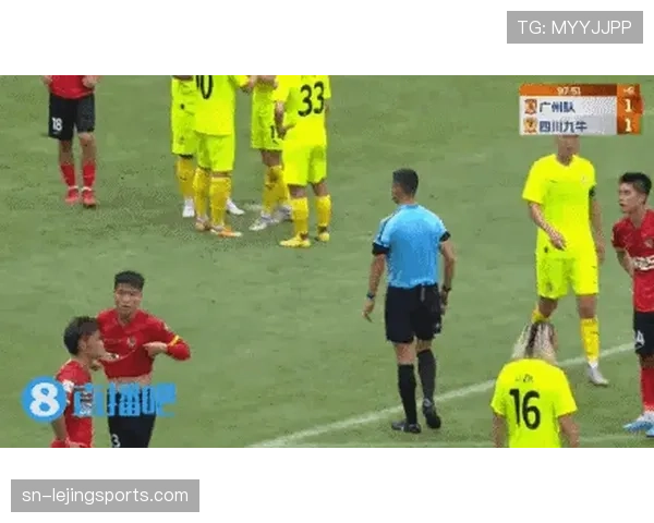 点球主罚前队友提前进区，为何不判违例？